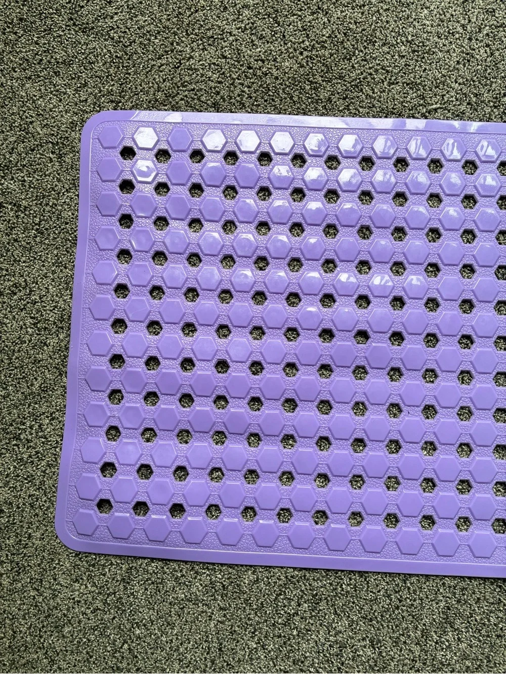 New Without Tags Gorilla Grip Bath Tub Shower Mat in Opaque Purple. 35” x 16”